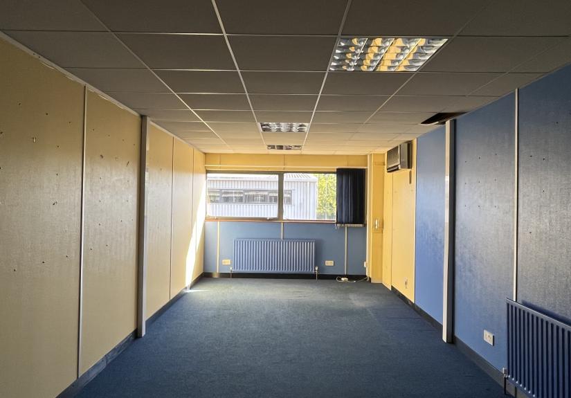 Unit 3B Gatwick Metro Centre, Road, Horley RH6 9GA Graves